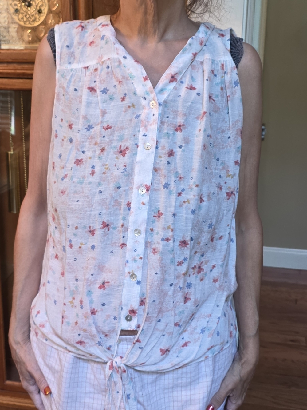 new directions White Floral Button-Front Tie-Hem Sleeveless Top